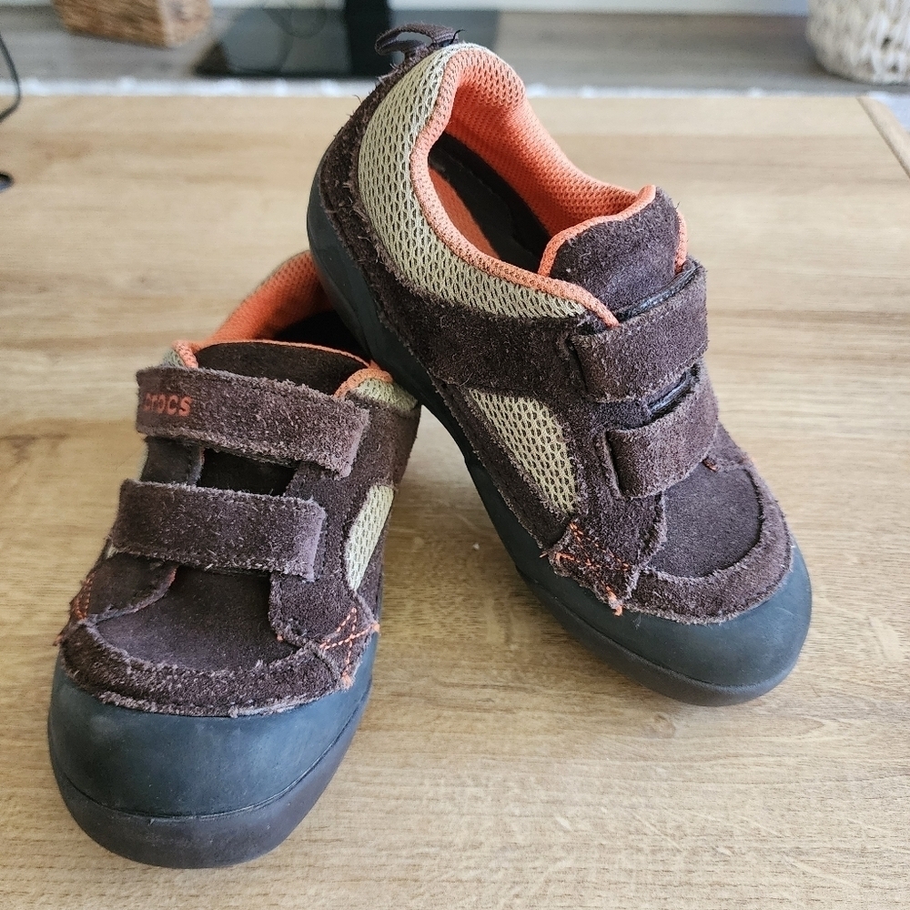 Crocs Brown Suede Dawson Hook & Loop Sneaker Boy's Size 12 Child Play Comfort